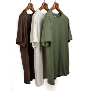 Special box set of 3 1950s crew neck t-shirts in natural, chocolate brown and military green