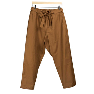 Belted trousers in brown light cotton sateen
