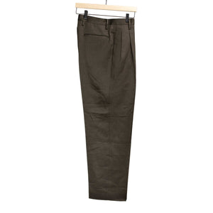 Shoecut pleated trousers in brown linen