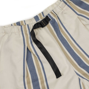 Belted easy shorts in ecru and blue striped chambray cotton