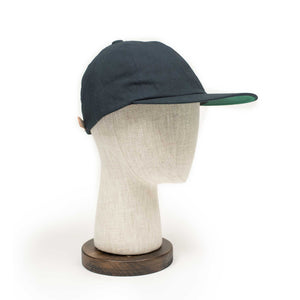 Baseball cap in navy cotton oxford