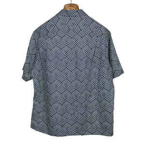 Camp collar shirt in Minamo Bassen printed indigo linen