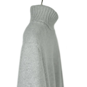 AAmintore fine gauge wool turtleneck sweater in light grey (restock)