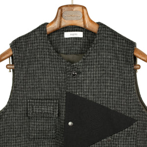 Hunting vest in black and grey check wool/linen