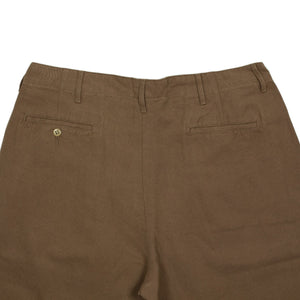 Pleated chinos in churrow brown cotton linen
